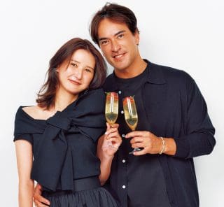 【夫婦デート】は“ほぼ黒”リンクに肌見せをプラスしてあの頃みたいなときめきを