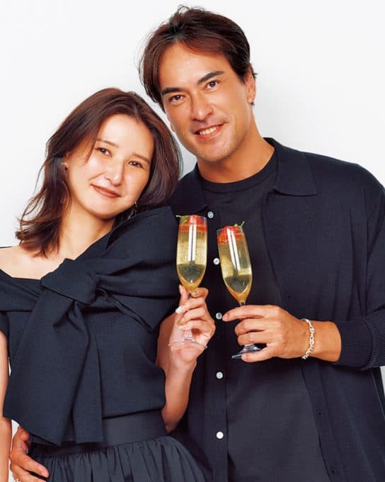 【夫婦デート】は“ほぼ黒”リンクに肌見せをプラスしてあの頃みたいなときめきを