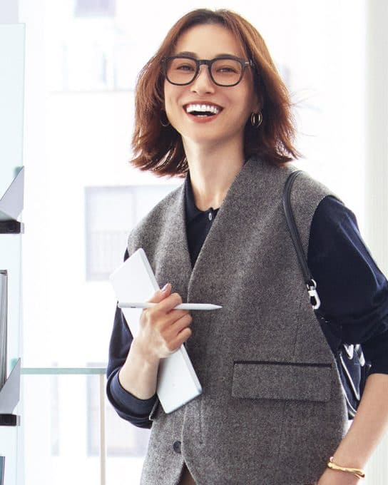 【40代のお仕事コーデ】美シルエットパンツならジャケットなしでも凛とした佇まいに