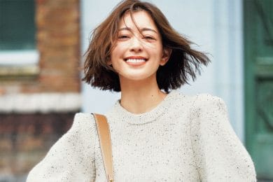 【パワショル】の波がニットにも到来！デニムコーデもテクなしで旬顔に