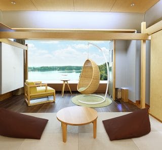 【都心から50分】秋の“月愛で”旅は、日本百名月の湖畔で過ごす「掬水亭」へエスケープ