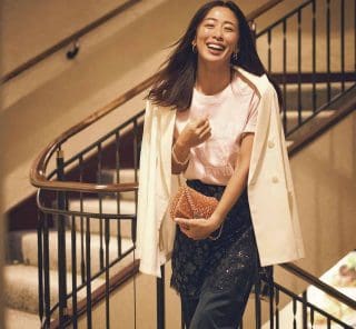 「いつも同じ印象…」を打破！【黒ワイドパンツ】が劇的に映える着こなし術〈3選〉