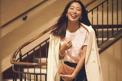「いつも同じ印象…」を打破！【黒ワイドパンツ】が劇的に映える着こなし術〈3選〉