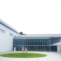 葉山の近代美術館と<br />レディーガガのシューズデザイナー