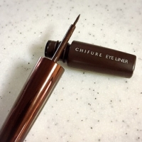 梅雨の季節に便利な にじまないアイライナー