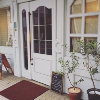 ひとりで静かに時間の流れを楽しみたい、カフェ雨音