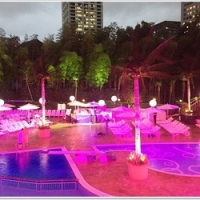 22日からナイトプールもオープン！<br />大人も楽しめるホテルニューオータニのガーデンプールへ