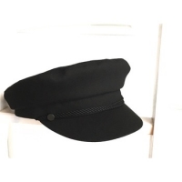 いつものコーデにプラス。マリンキャップで今年顔♪